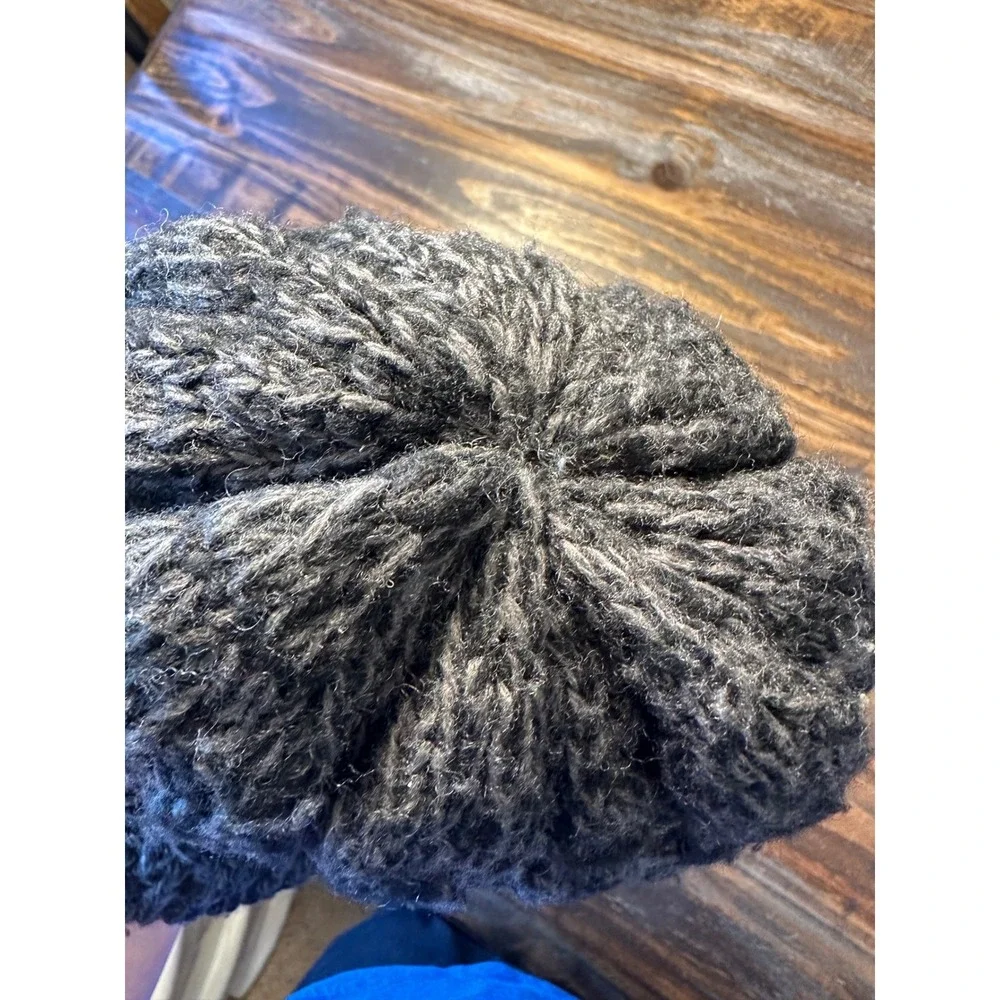The North Face Cable Knit Beanie Gray‎ Wool Blend Fleece Lined Winter Hat Unisex